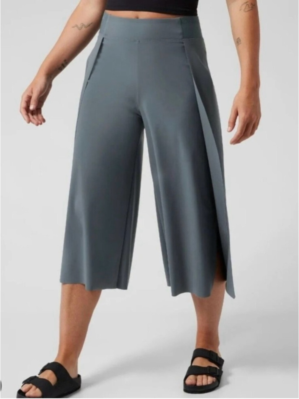 Athleta Cosmic Wrap Crop Pants Size 18 
Minimalistic Grey/ Grey Blue